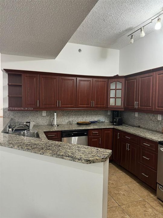 For Rent: $3,500 (2 beds, 2 baths, 1290 Square Feet)