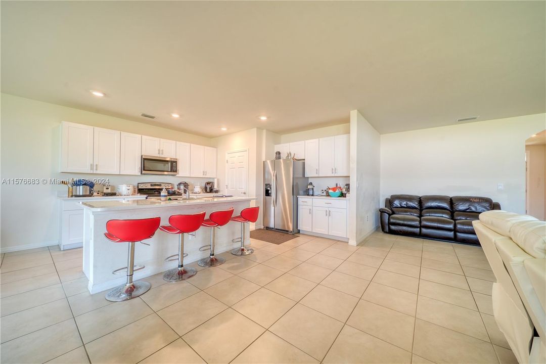 For Sale: $389,999 (4 beds, 2 baths, 2319 Square Feet)