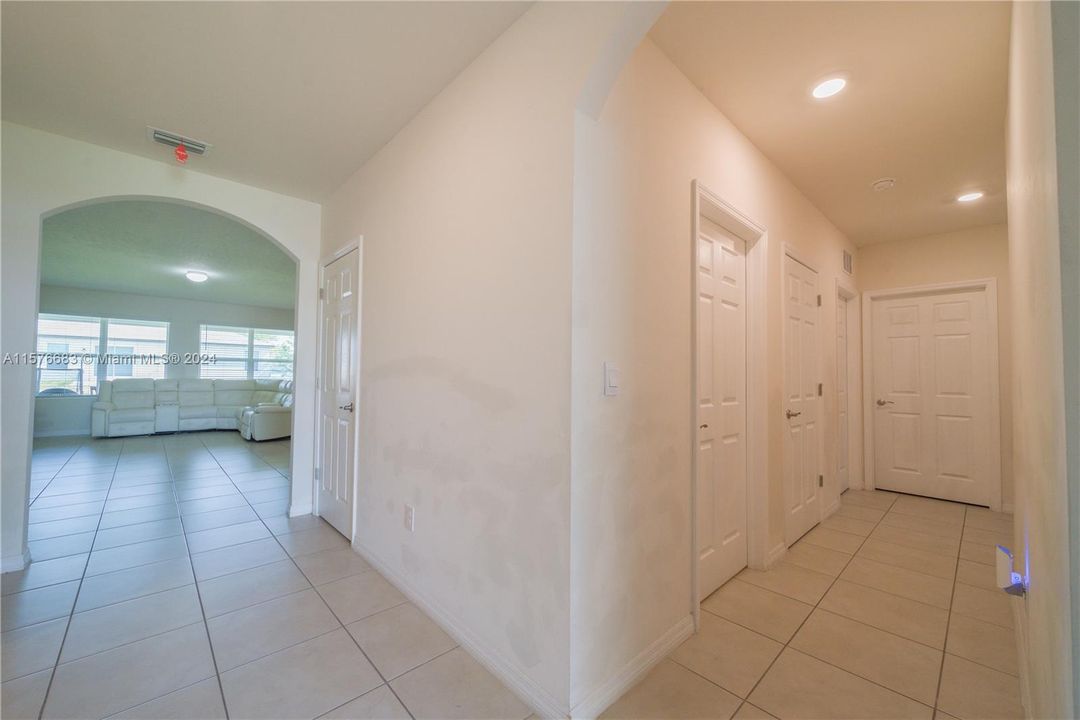For Sale: $399,999 (4 beds, 2 baths, 2319 Square Feet)