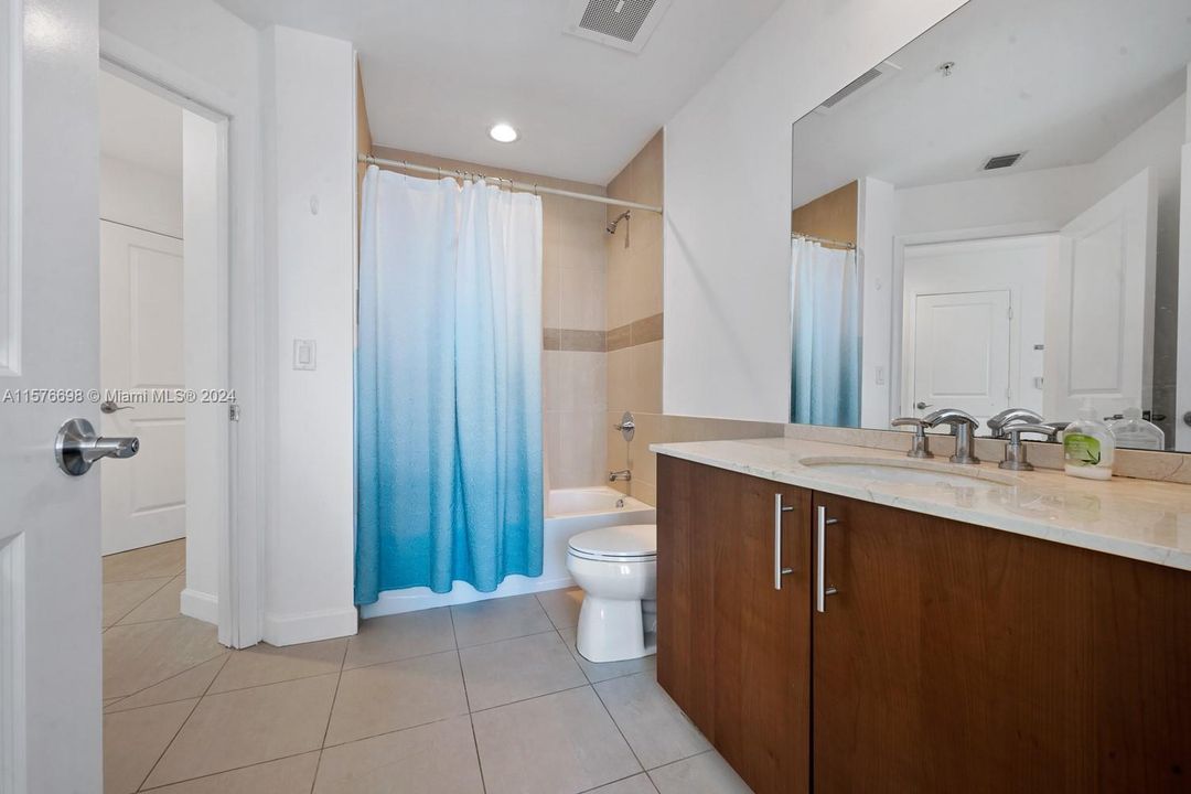 For Sale: $725,000 (2 beds, 2 baths, 1341 Square Feet)