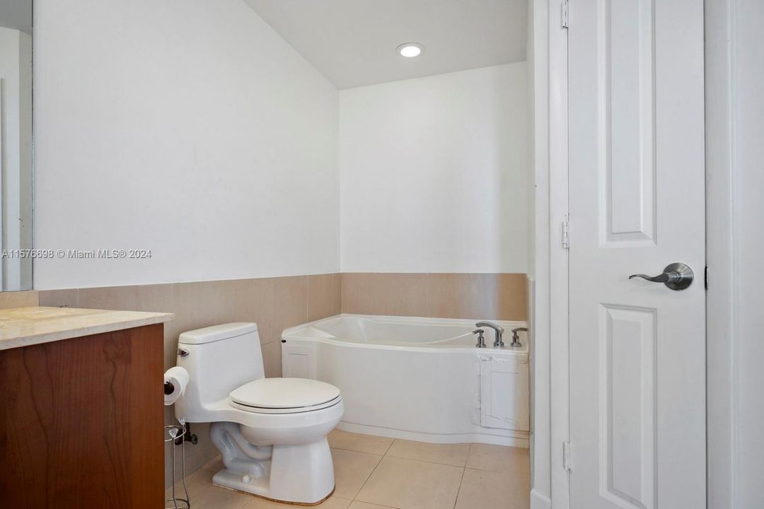 待售: $725,000 (2 贝兹, 2 浴室, 1341 平方英尺)