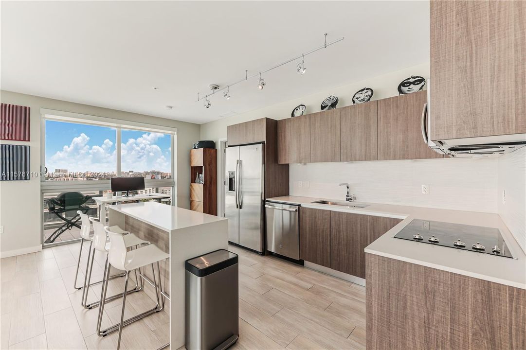 For Sale: $975,000 (2 beds, 2 baths, 1236 Square Feet)