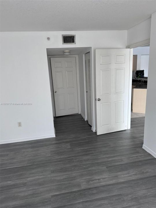 For Rent: $2,000 (2 beds, 2 baths, 1060 Square Feet)