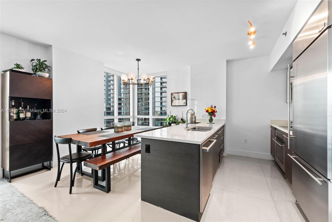 For Sale: $739,000 (2 beds, 2 baths, 1123 Square Feet)
