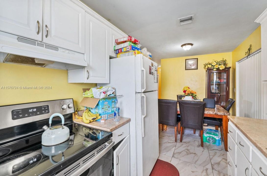 For Sale: $410,000 (3 beds, 1 baths, 912 Square Feet)