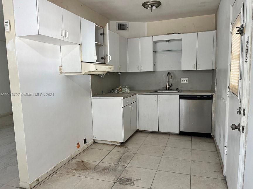 For Sale: $365,000 (2 beds, 1 baths, 1228 Square Feet)