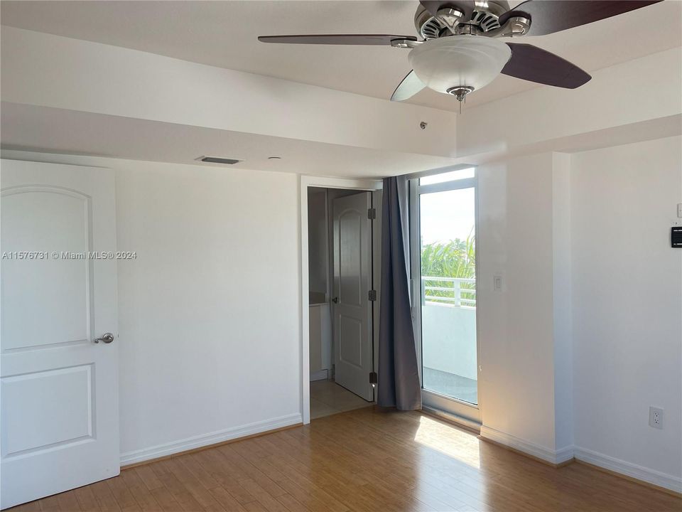 Active With Contract: $3,450 (2 beds, 2 baths, 981 Square Feet)