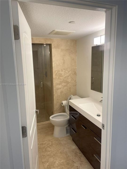 For Rent: $3,500 (2 beds, 2 baths, 981 Square Feet)