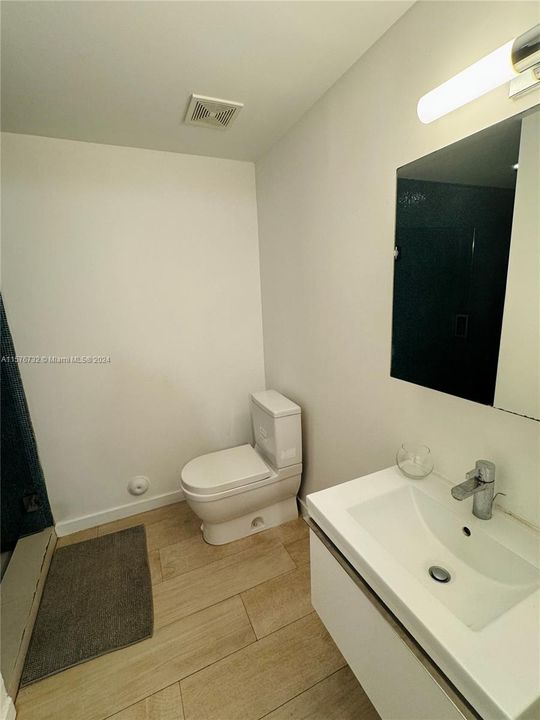 For Sale: $249,000 (1 beds, 1 baths, 457 Square Feet)