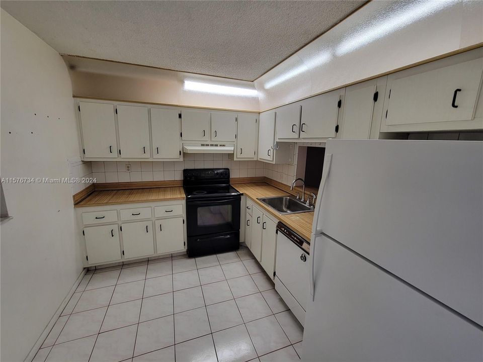 For Sale: $114,900 (2 beds, 2 baths, 1010 Square Feet)