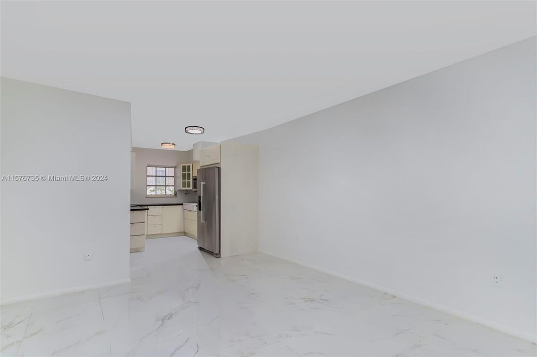 For Sale: $379,000 (2 beds, 2 baths, 841 Square Feet)