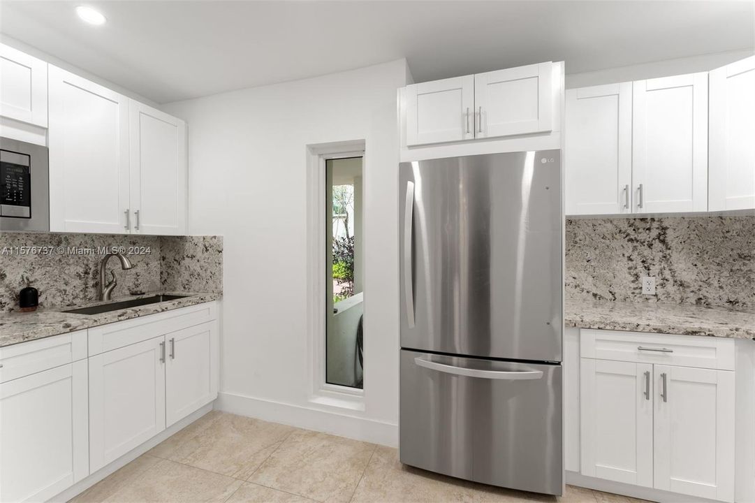 最近售出: $1,296,000 (3 贝兹, 3 浴室, 2815 平方英尺)