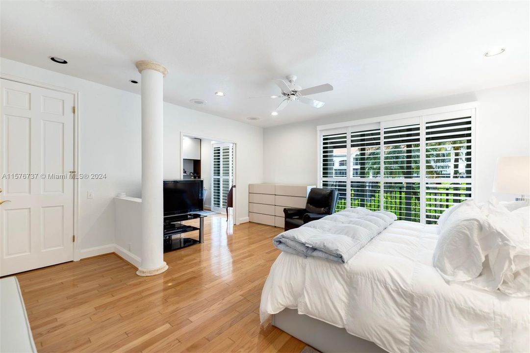 最近售出: $1,296,000 (3 贝兹, 3 浴室, 2815 平方英尺)