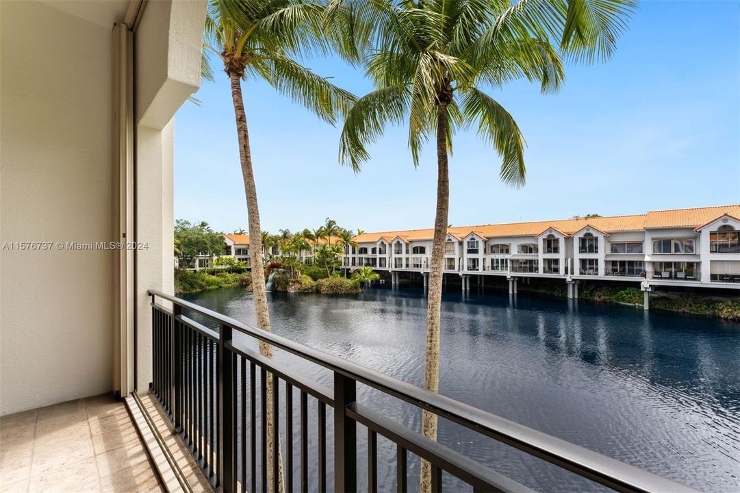 最近售出: $1,296,000 (3 贝兹, 3 浴室, 2815 平方英尺)