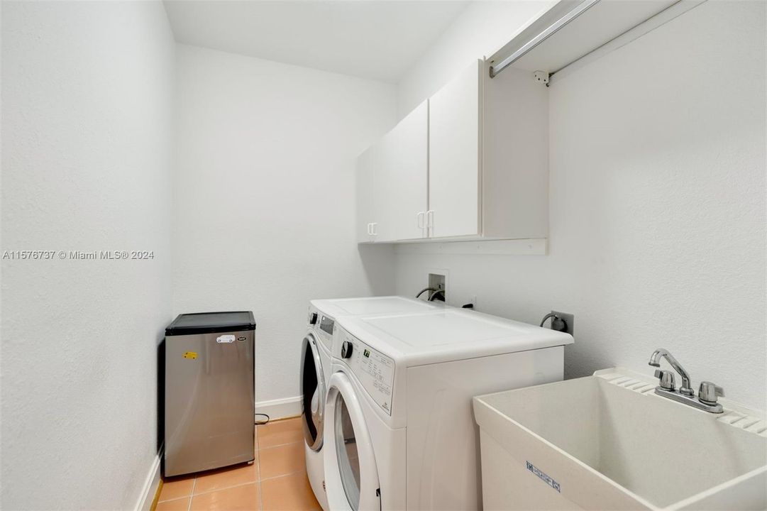 最近售出: $1,296,000 (3 贝兹, 3 浴室, 2815 平方英尺)