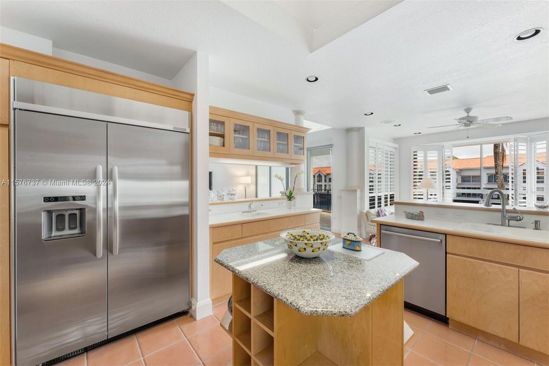 最近售出: $1,296,000 (3 贝兹, 3 浴室, 2815 平方英尺)