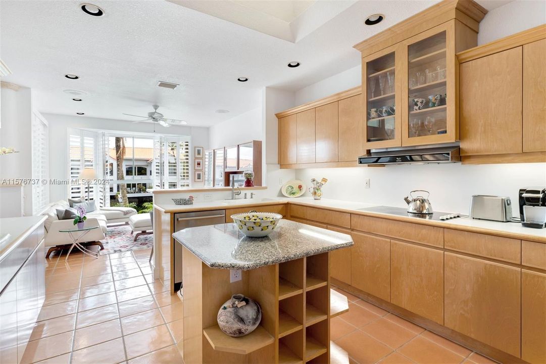 最近售出: $1,296,000 (3 贝兹, 3 浴室, 2815 平方英尺)