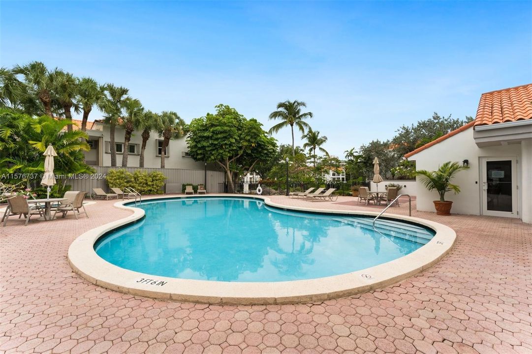 最近售出: $1,296,000 (3 贝兹, 3 浴室, 2815 平方英尺)