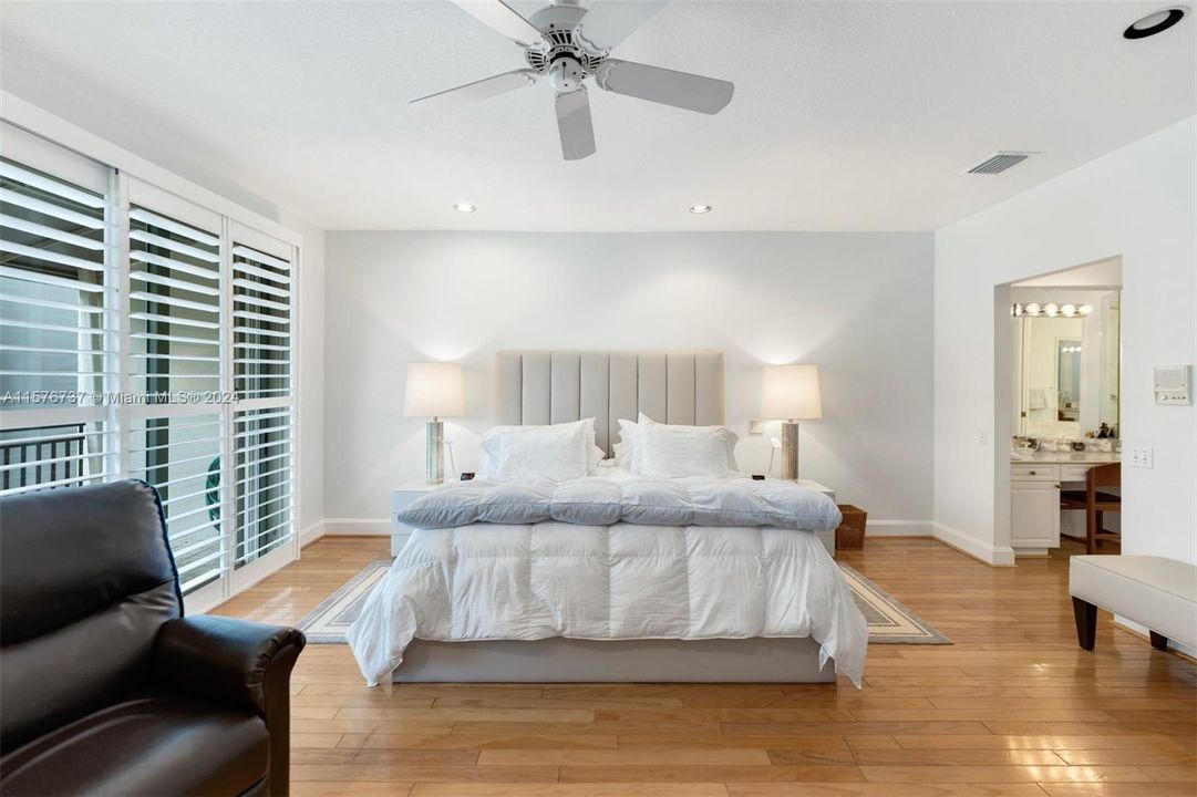 最近售出: $1,296,000 (3 贝兹, 3 浴室, 2815 平方英尺)