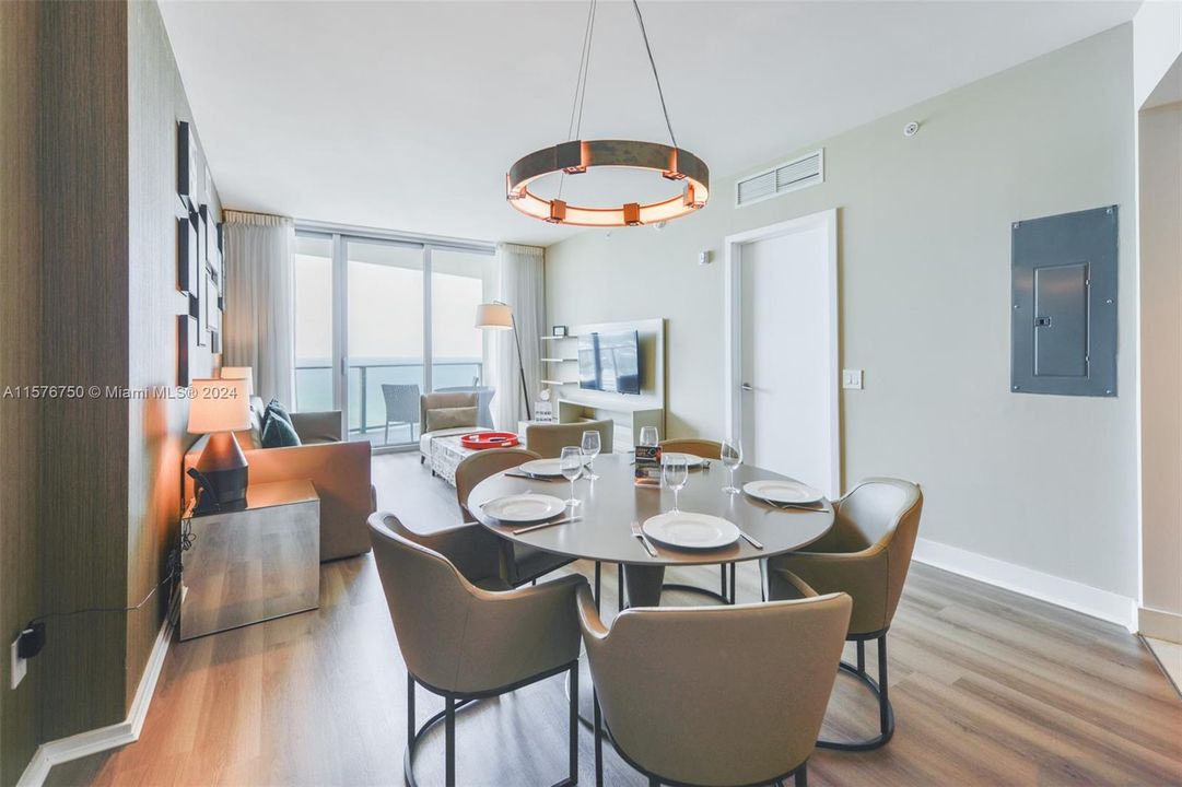 For Sale: $840,000 (2 beds, 2 baths, 1129 Square Feet)