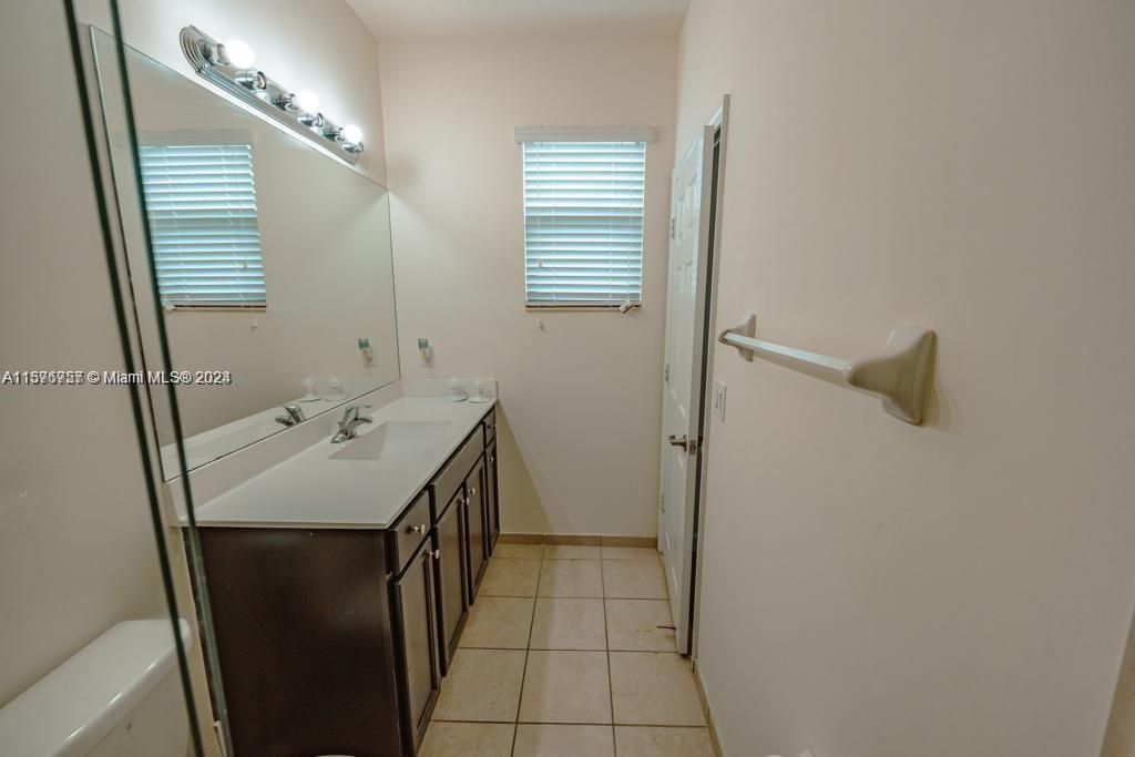 For Sale: $415,000 (2 beds, 2 baths, 1422 Square Feet)
