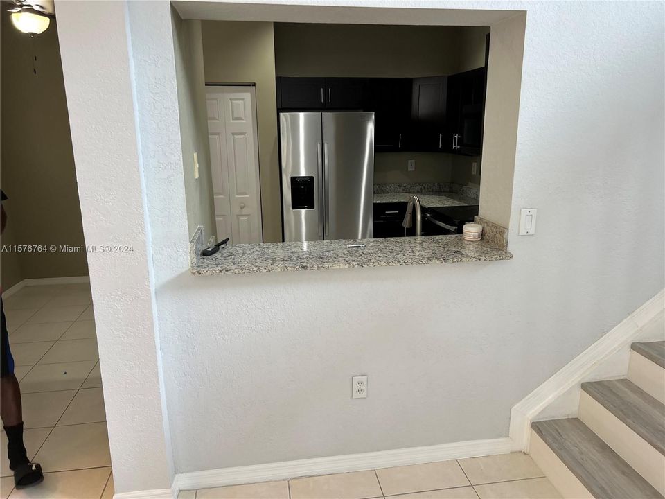 For Rent: $3,400 (3 beds, 2 baths, 1960 Square Feet)