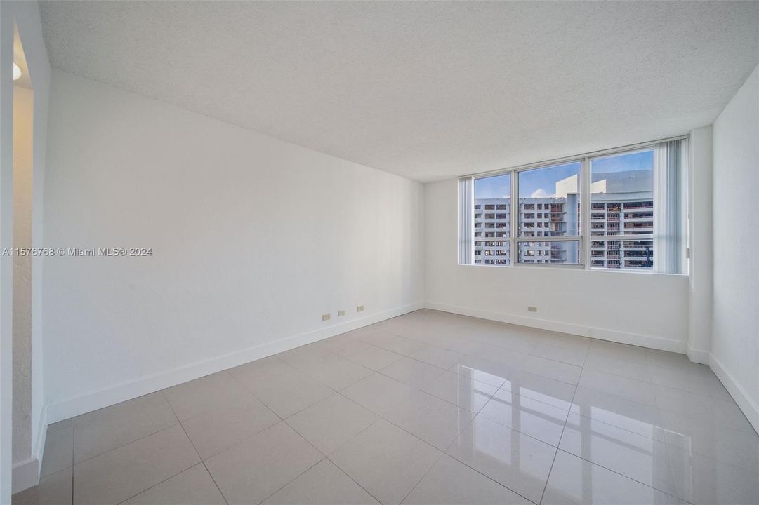 Active With Contract: $3,575 (2 beds, 2 baths, 1120 Square Feet)