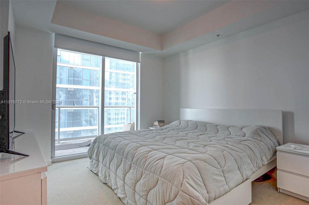 For Sale: $600,000 (2 beds, 2 baths, 1034 Square Feet)
