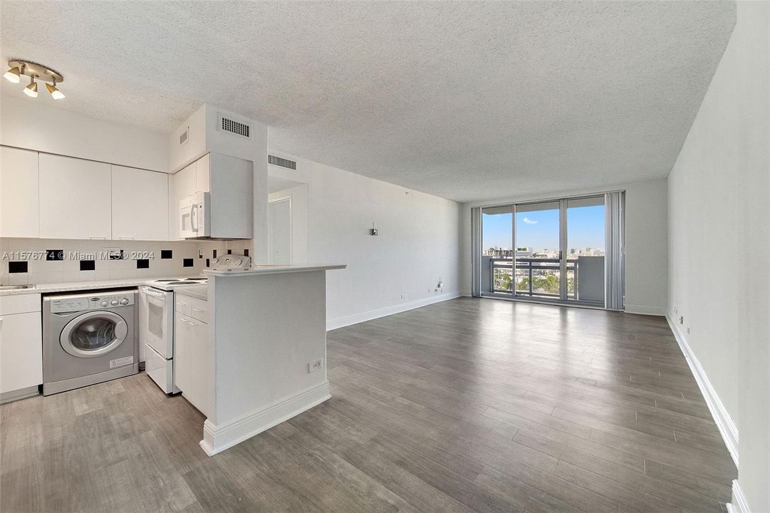 For Rent: $2,689 (1 beds, 1 baths, 786 Square Feet)