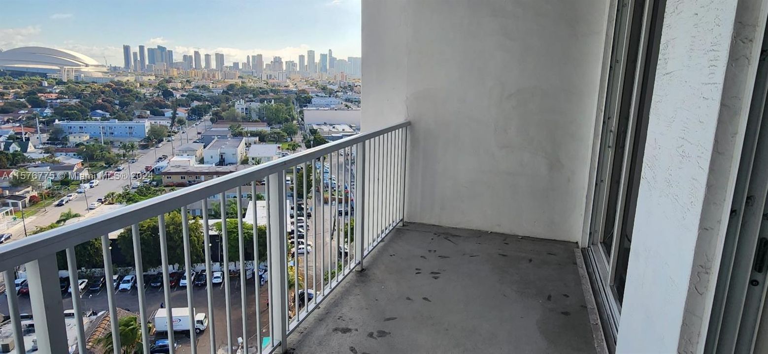 Active With Contract: $2,050 (1 beds, 1 baths, 742 Square Feet)