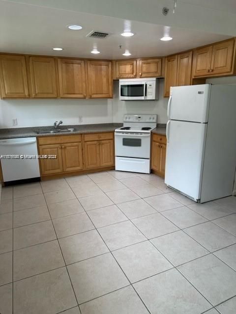 For Rent: $2,250 (2 beds, 1 baths, 1100 Square Feet)