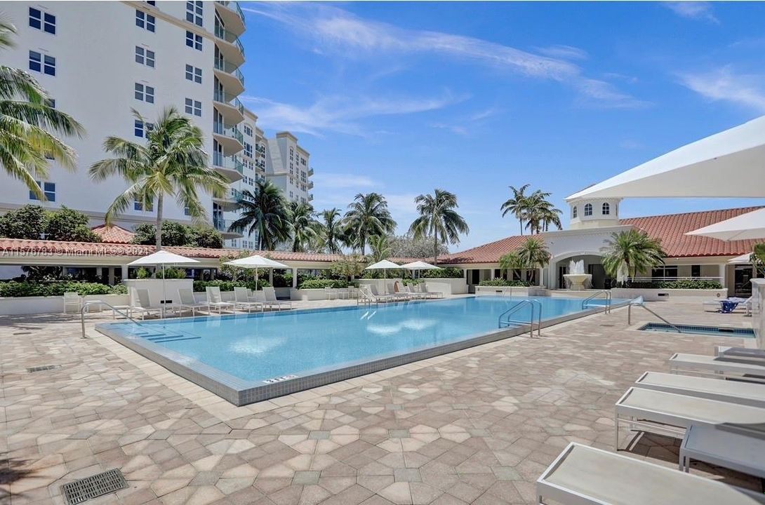Active With Contract: $3,000 (1 beds, 1 baths, 900 Square Feet)