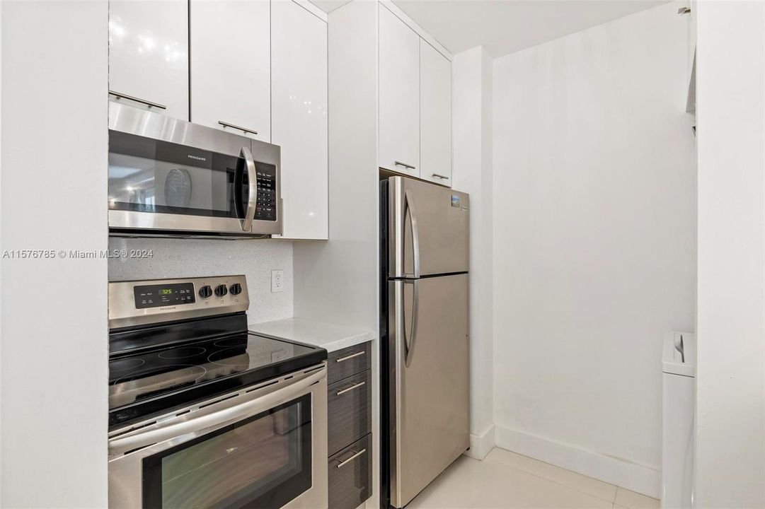 For Rent: $2,900 (2 beds, 2 baths, 934 Square Feet)