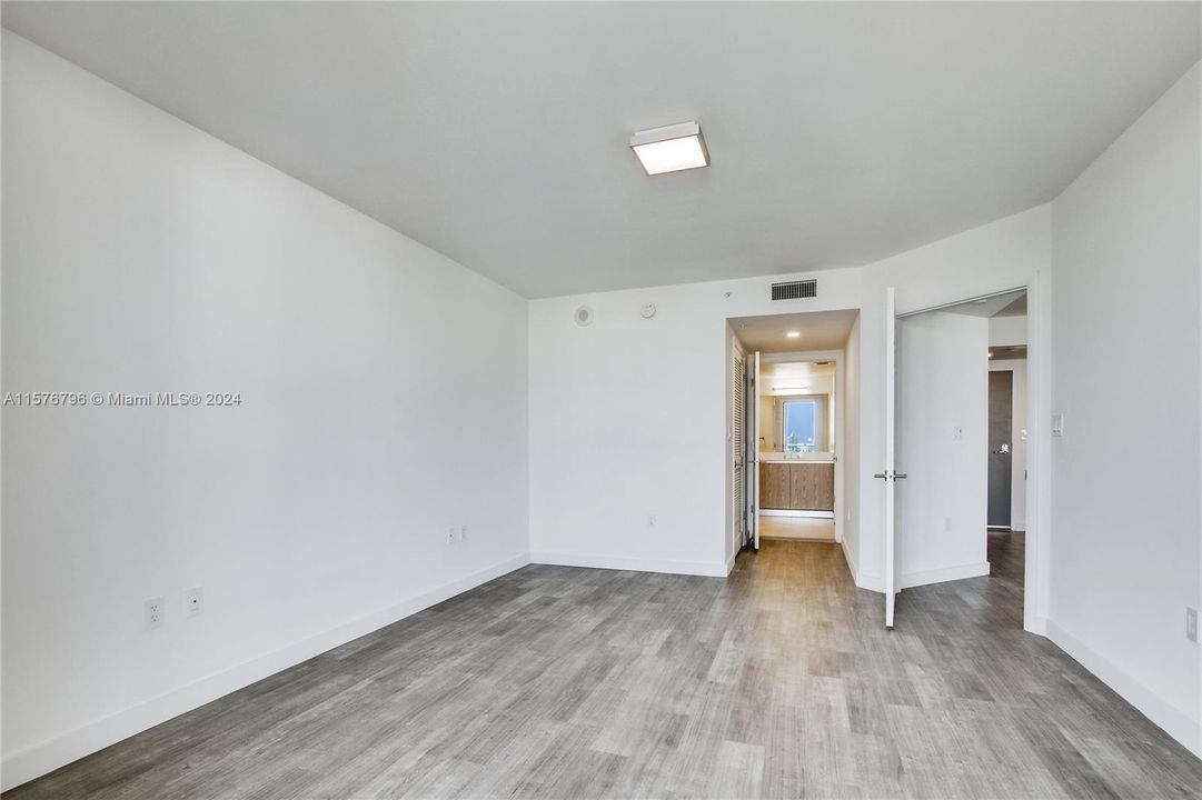 Active With Contract: $5,404 (2 beds, 2 baths, 1346 Square Feet)