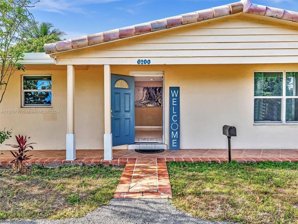 Active With Contract: $499,900 (4 beds, 2 baths, 1890 Square Feet)