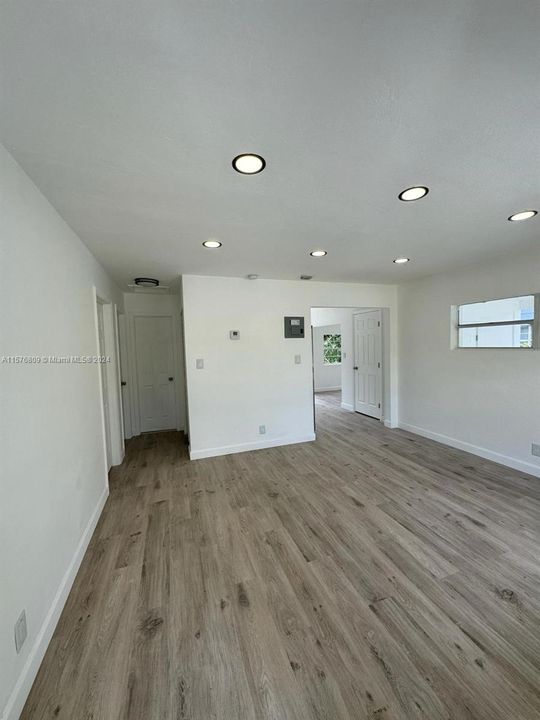 For Sale: $428,900 (2 beds, 1 baths, 828 Square Feet)