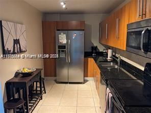For Rent: $2,800 (1 beds, 1 baths, 883 Square Feet)
