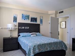For Rent: $2,800 (1 beds, 1 baths, 883 Square Feet)