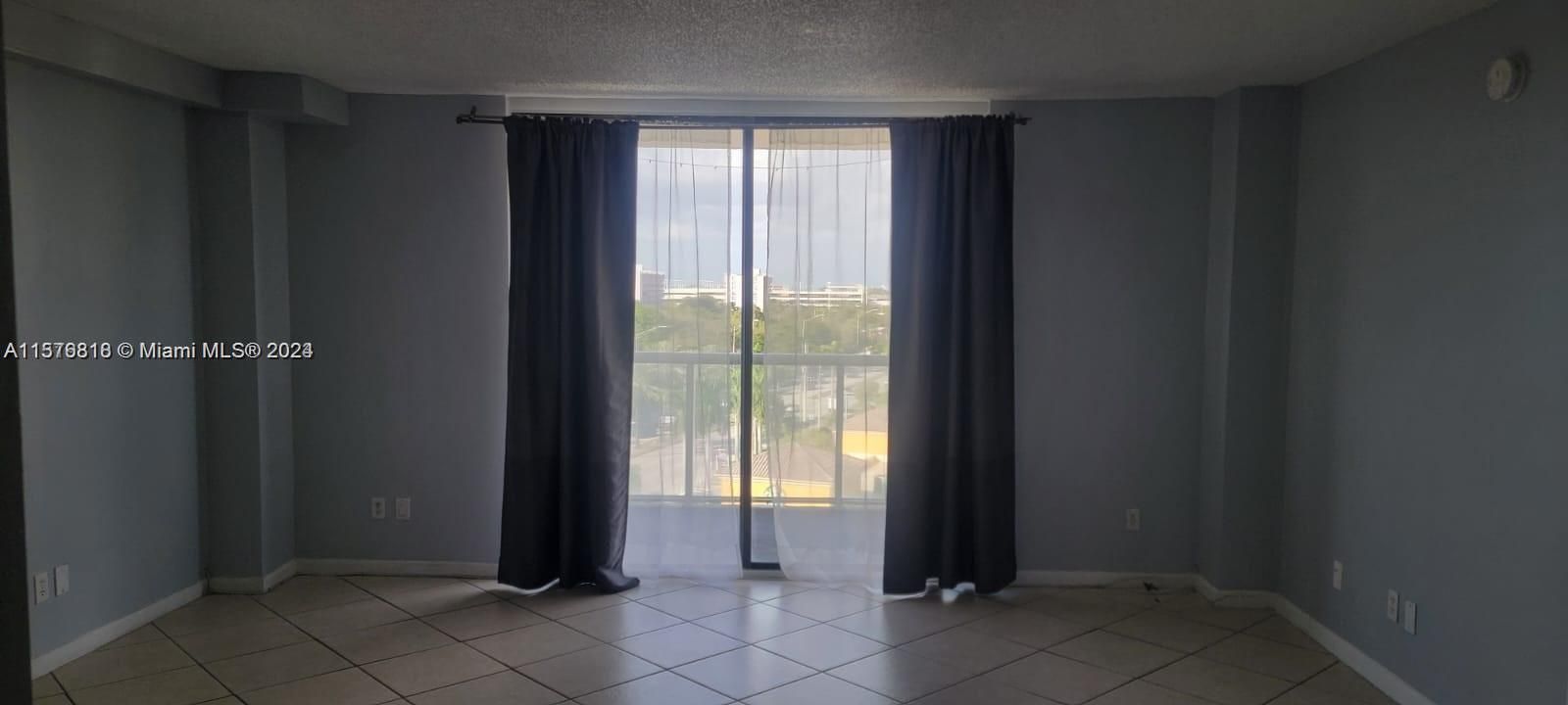 For Rent: $2,150 (2 beds, 2 baths, 900 Square Feet)