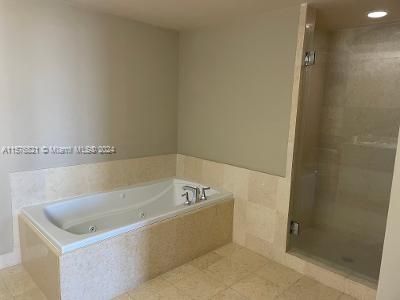 Active With Contract: $4,300 (3 beds, 3 baths, 1500 Square Feet)