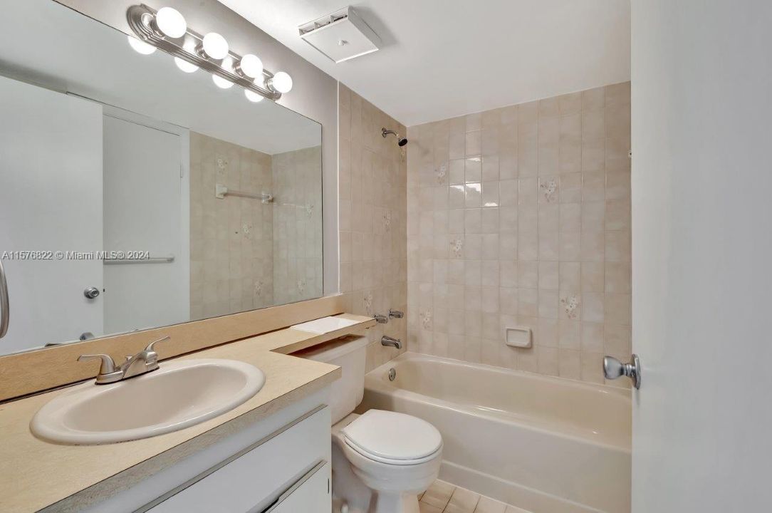 Active With Contract: $249,900 (2 beds, 2 baths, 898 Square Feet)