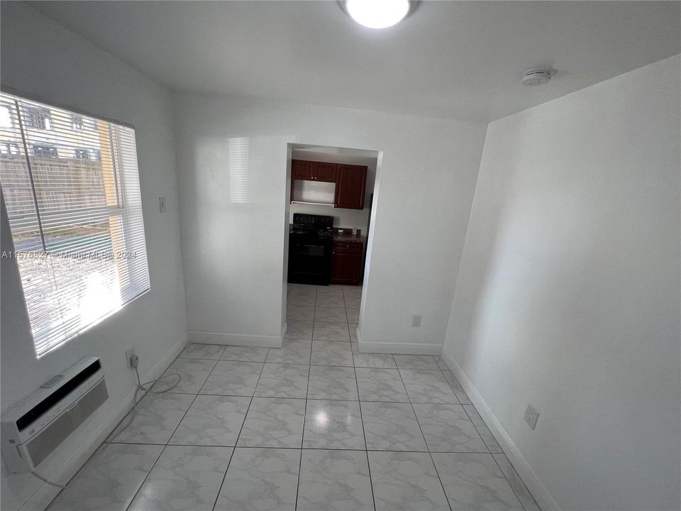 Active With Contract: $1,700 (1 beds, 1 baths, 0 Square Feet)