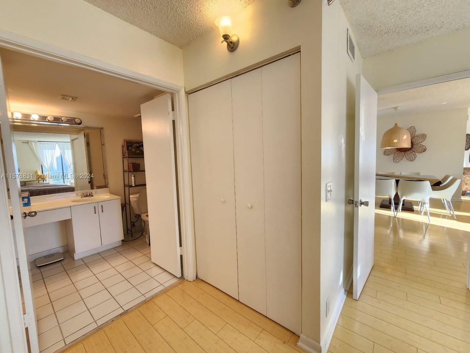 For Rent: $3,200 (2 beds, 2 baths, 1271 Square Feet)
