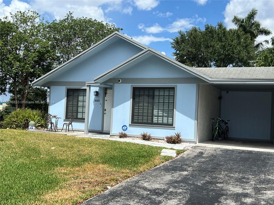 Active With Contract: $3,500 (3 beds, 2 baths, 1317 Square Feet)