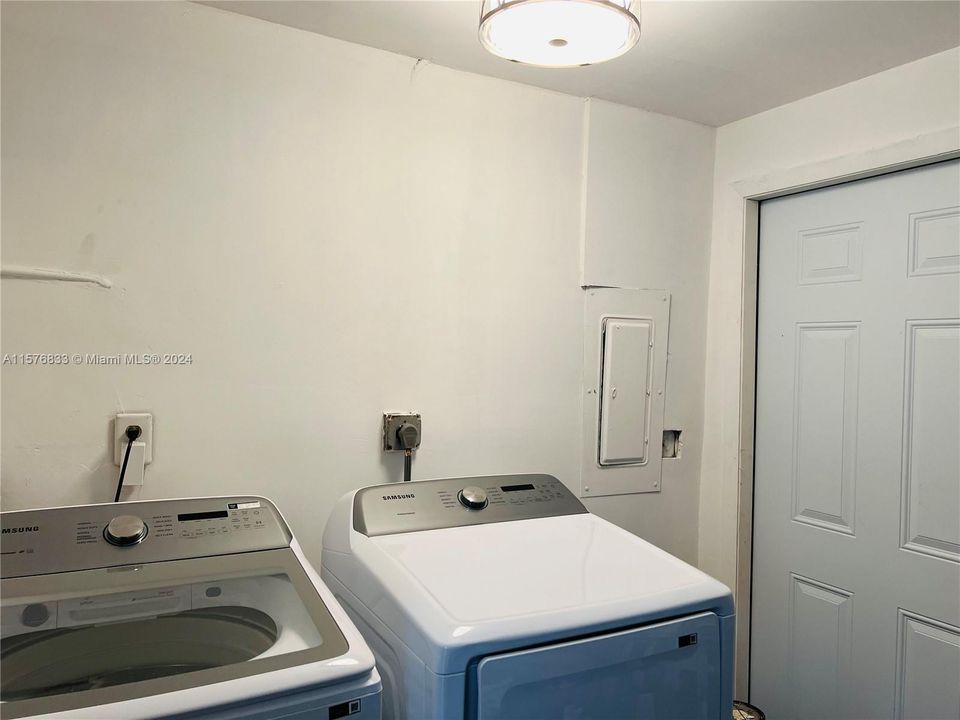 For Rent: $3,500 (3 beds, 2 baths, 1317 Square Feet)