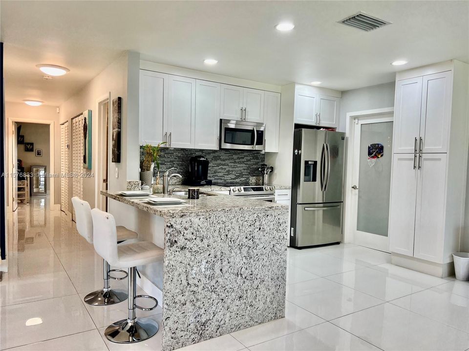 Active With Contract: $3,500 (3 beds, 2 baths, 1317 Square Feet)