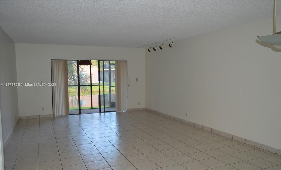 Active With Contract: $2,300 (2 beds, 2 baths, 1256 Square Feet)