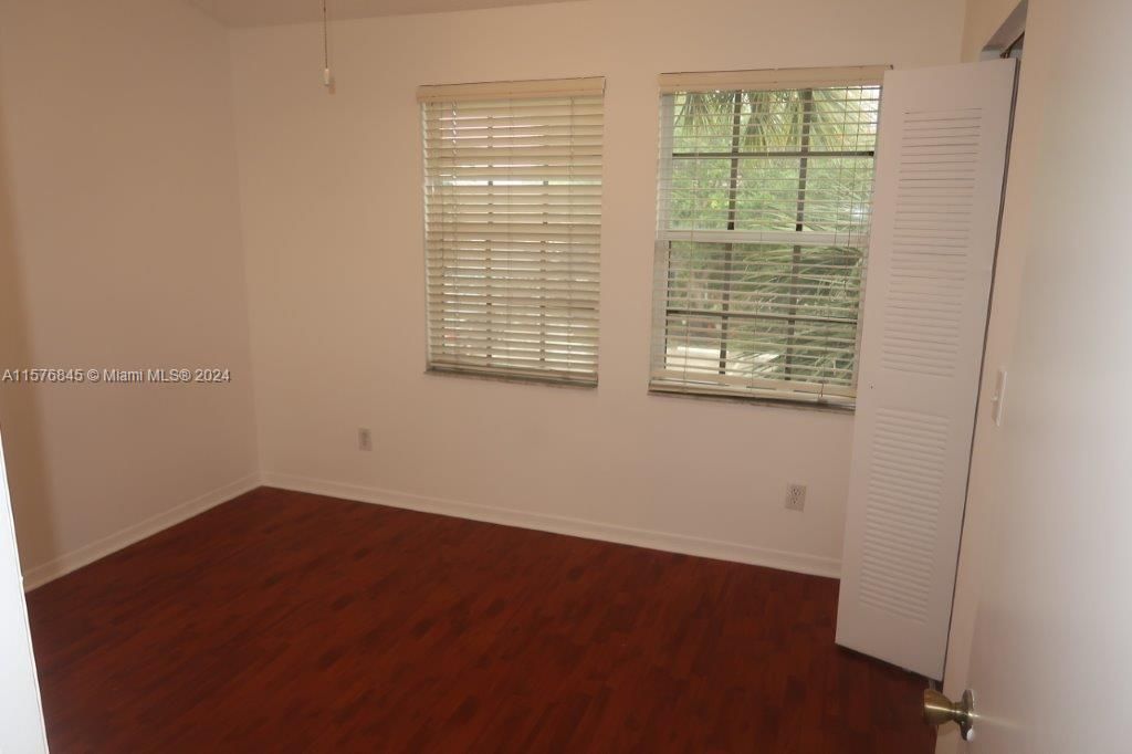 For Sale: $368,000 (2 beds, 2 baths, 1024 Square Feet)