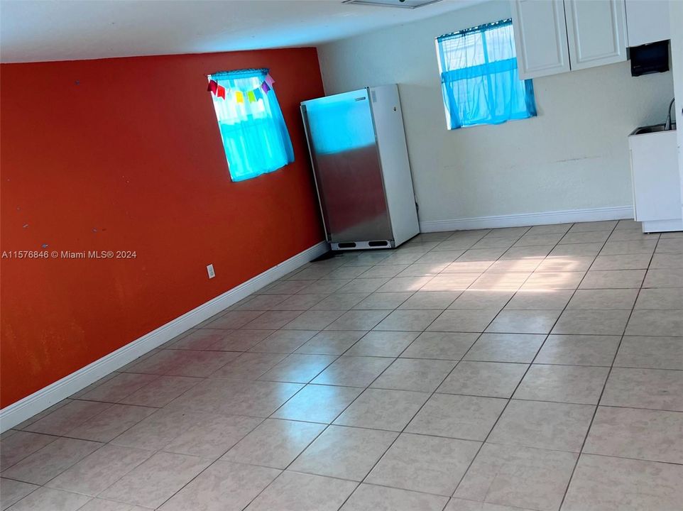 For Sale: $210,000 (2 beds, 1 baths, 1376 Square Feet)