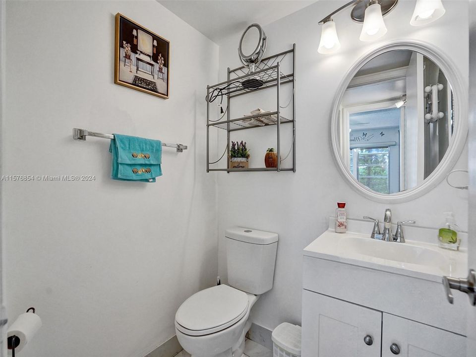 For Sale: $225,000 (2 beds, 1 baths, 953 Square Feet)